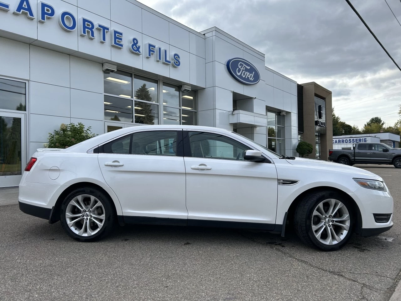 2013 Ford Taurus SEL Main Image