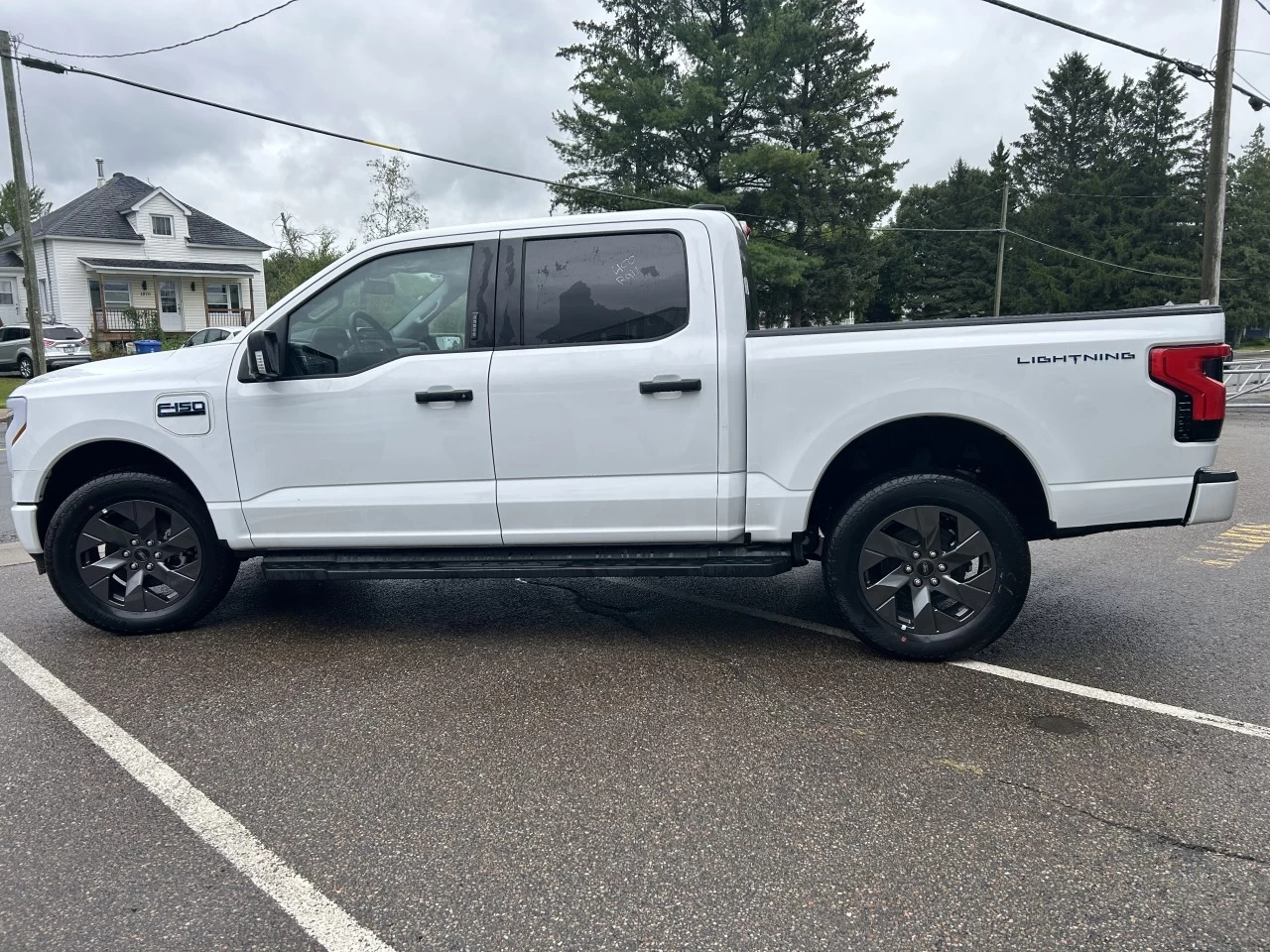 2024 Ford F-150 Lightning XLT https://www.st-norbertford.com/resize/b990ff35b810a3abc0cc817b2ca24889-1