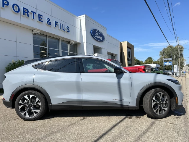 Ford Mustang Mach-E SELECT AWD 2024