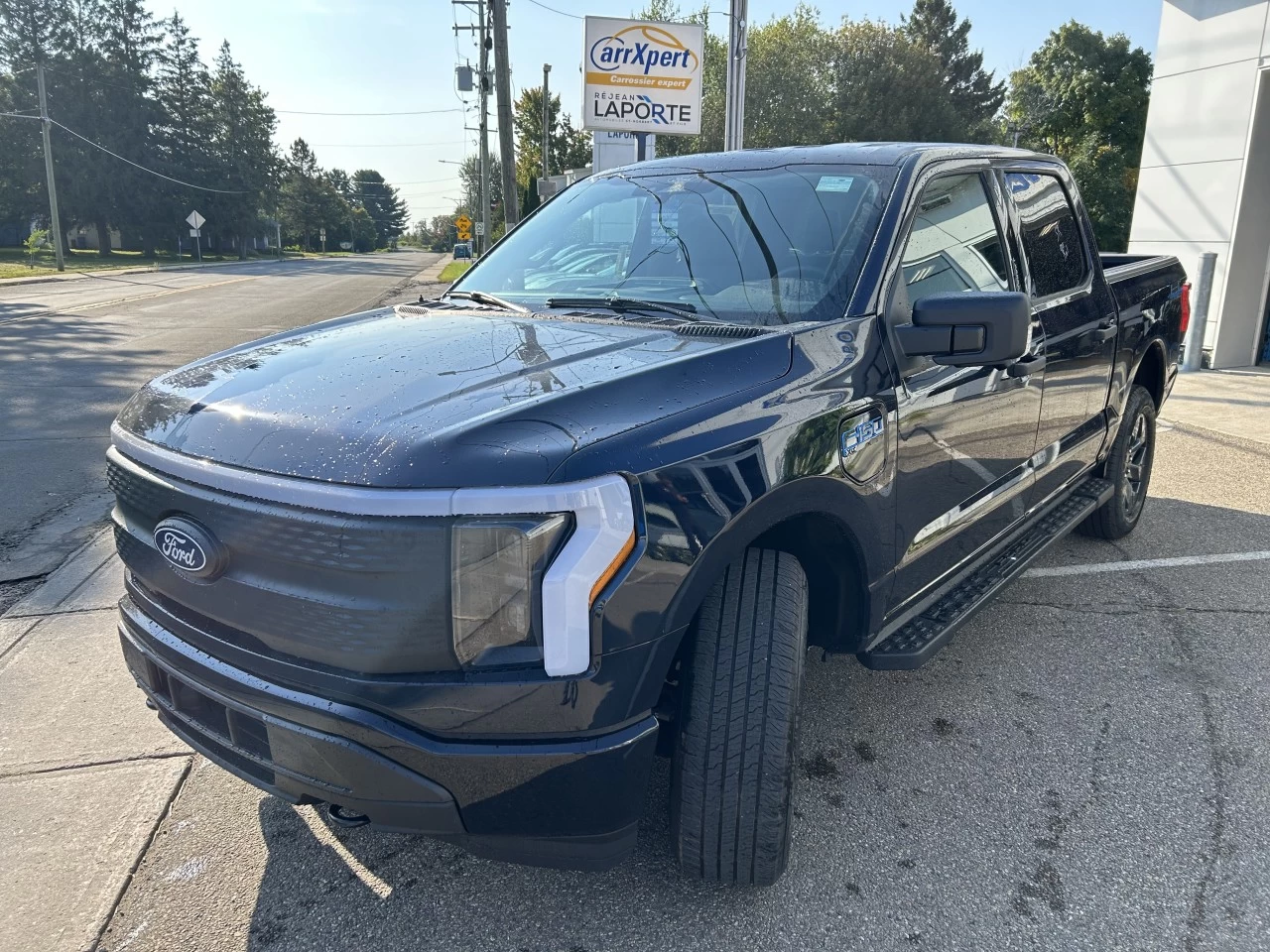 2024 Ford F-150 Lightning XLT 4x4 https://www.st-norbertford.com/resize/b990ff35b810a3abc0cc817b2ca24889-1