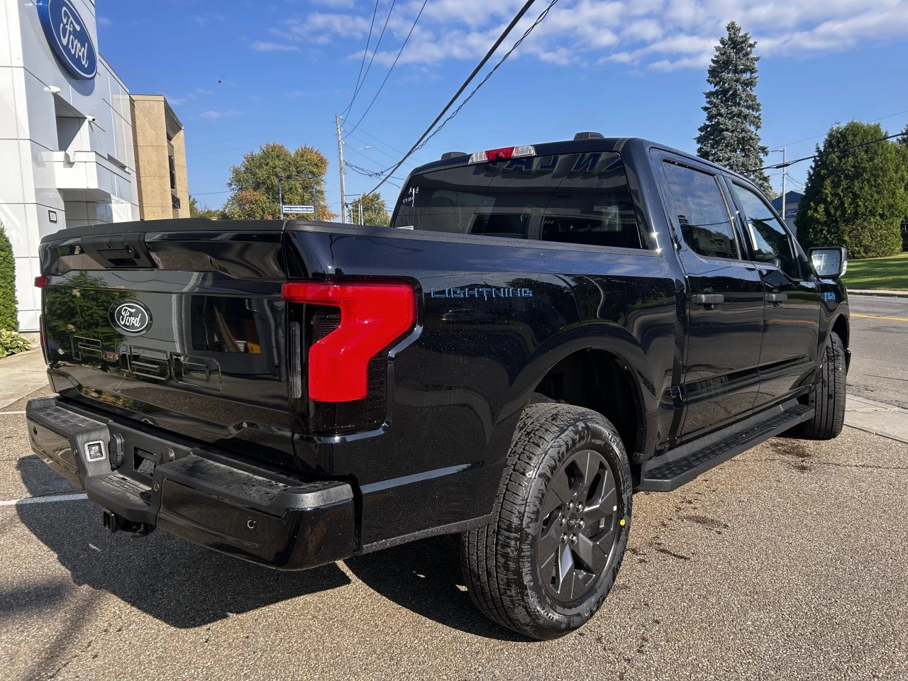 2024 Ford F-150 Lightning XLT 4x4 https://www.st-norbertford.com/resize/b990ff35b810a3abc0cc817b2ca24889-1