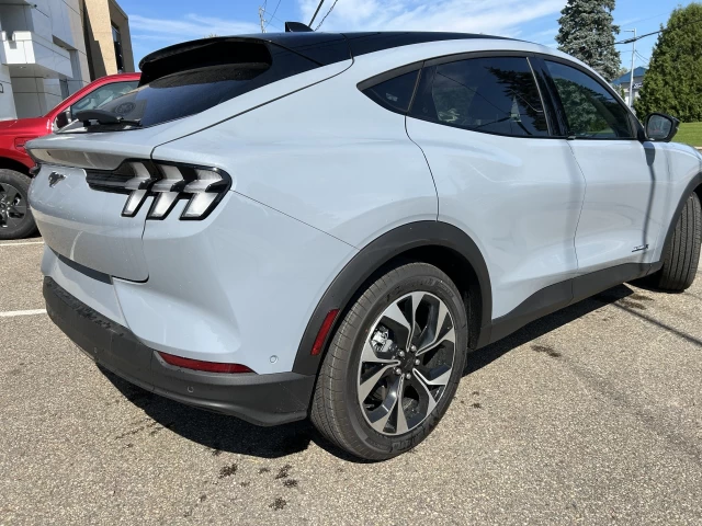 Ford Mustang Mach-E SELECT AWD 2024