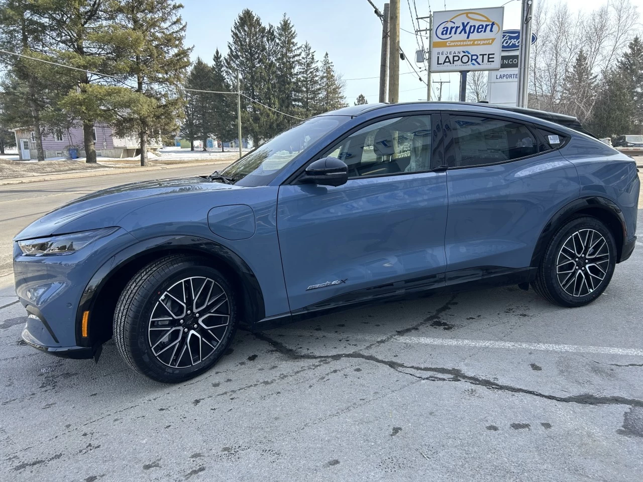 2024 Ford Mustang Mach-E PREMIUM AWD https://www.st-norbertford.com/resize/b990ff35b810a3abc0cc817b2ca24889-1