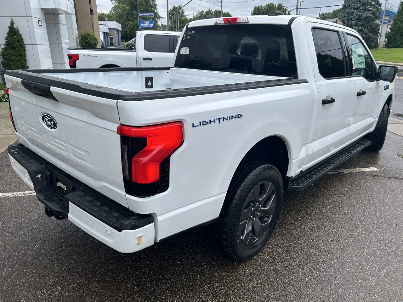 2024 Ford F-150 Lightning XLT https://www.st-norbertford.com/resize/b990ff35b810a3abc0cc817b2ca24889-1