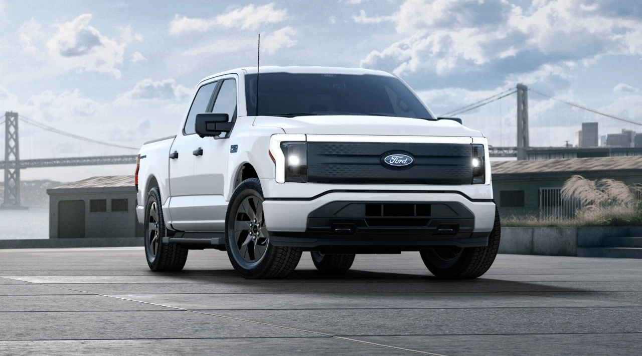 2024 Ford F-150 Lightning XLT https://www.st-norbertford.com/resize/b990ff35b810a3abc0cc817b2ca24889-1