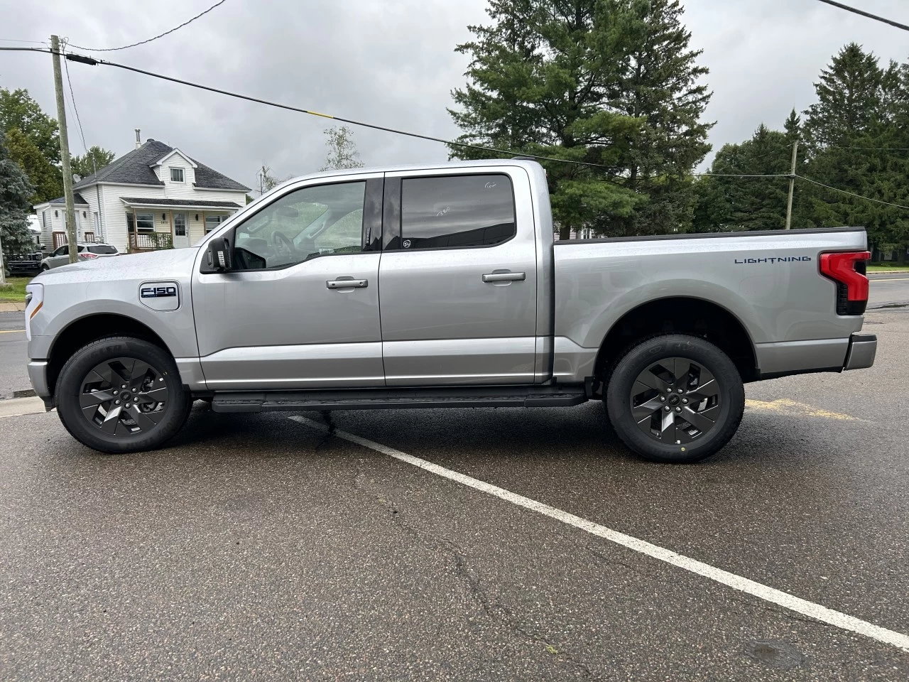 2024 Ford F-150 Lightning Flash https://www.st-norbertford.com/resize/b990ff35b810a3abc0cc817b2ca24889-1