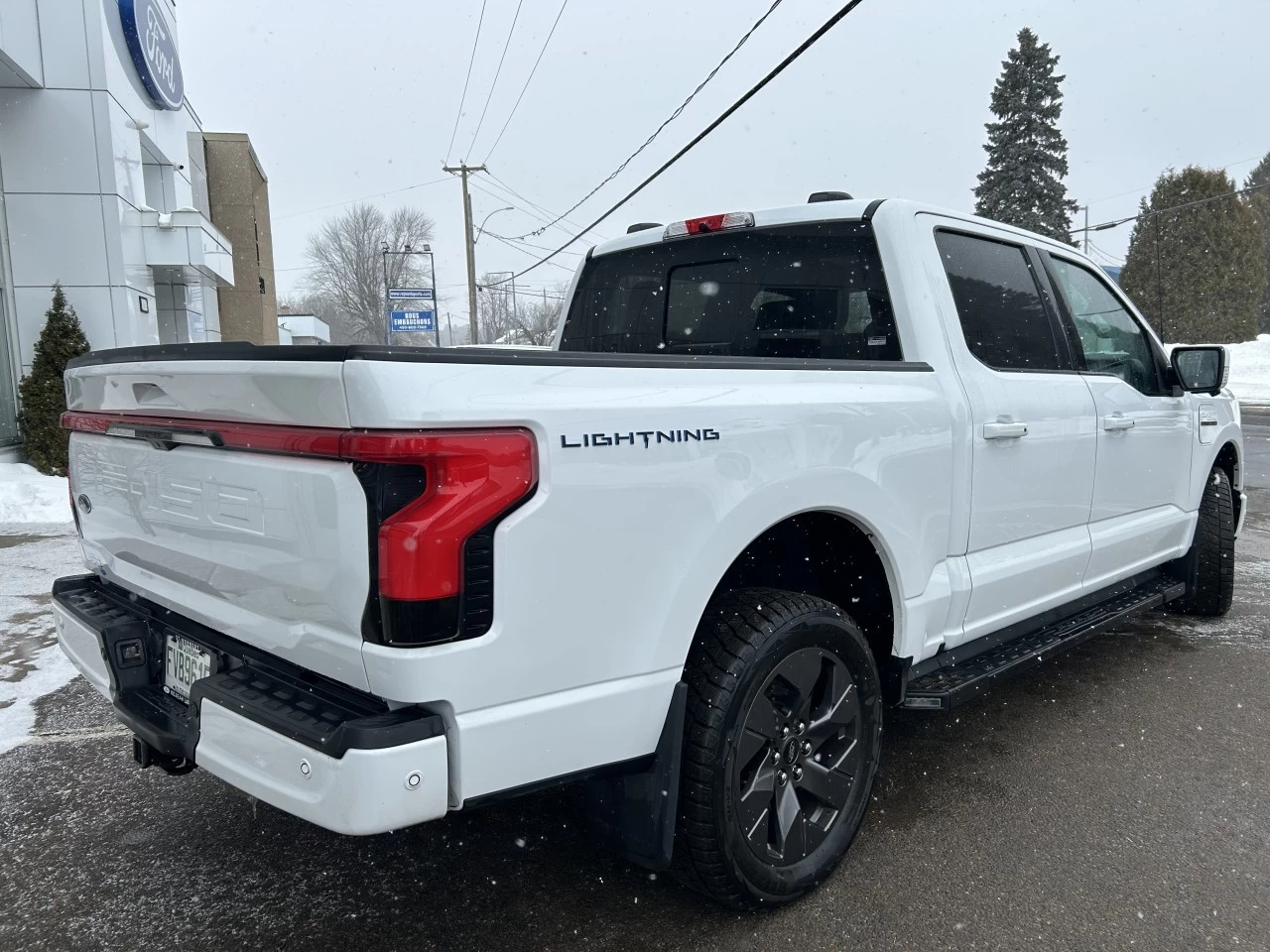 2023 Ford F-150 Lightning Lariat https://www.st-norbertford.com/resize/b990ff35b810a3abc0cc817b2ca24889-1