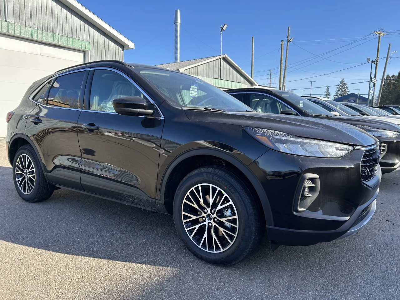 2025 Ford Escape PHEV https://www.st-norbertford.com/resize/b990ff35b810a3abc0cc817b2ca24889-1