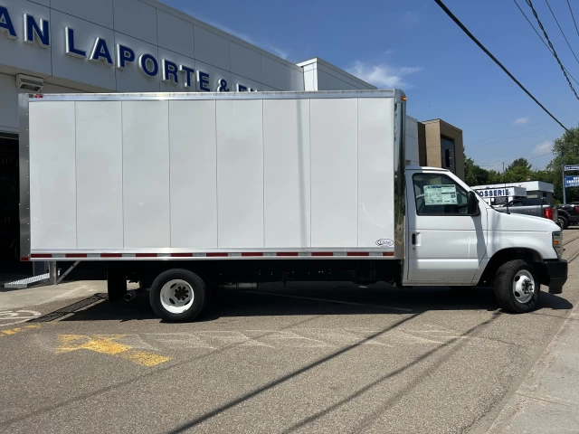 Ford Série E tronqué E-350 WB 2024