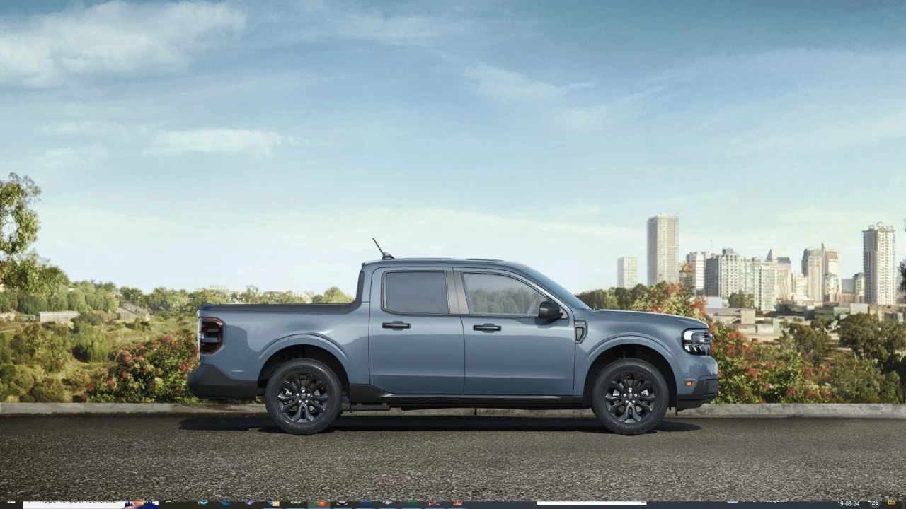 2024 Ford Maverick XLT AWD Main Image