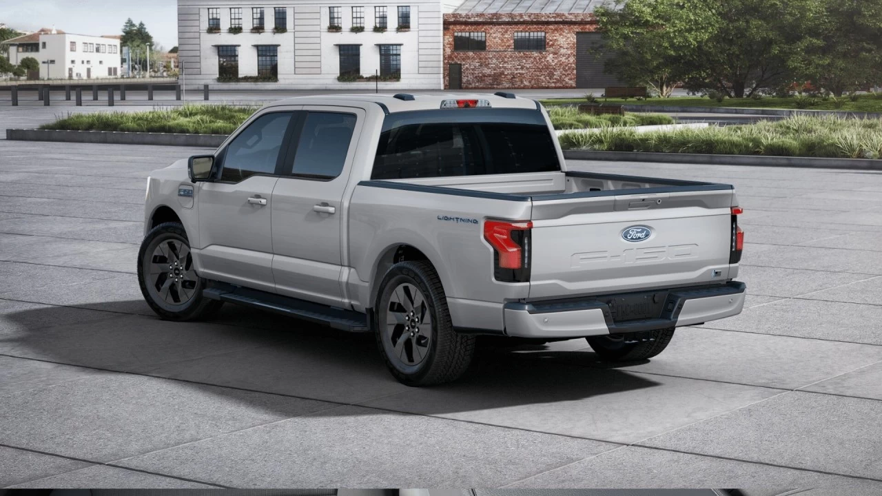 2024 Ford F-150 Lightning XLT https://www.st-norbertford.com/resize/b990ff35b810a3abc0cc817b2ca24889-1