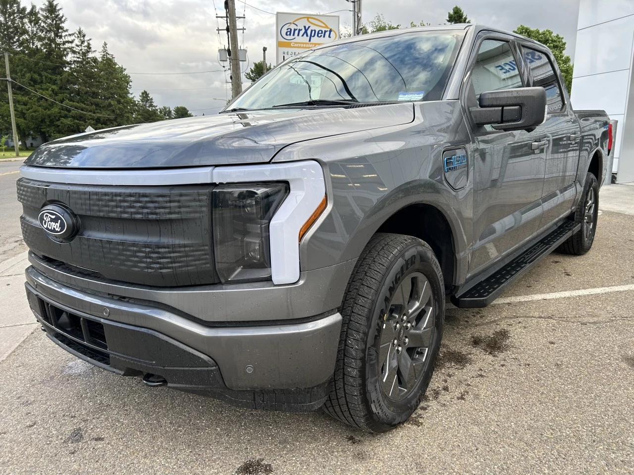 2024 Ford F-150 Lightning Flash https://www.st-norbertford.com/resize/b990ff35b810a3abc0cc817b2ca24889-1