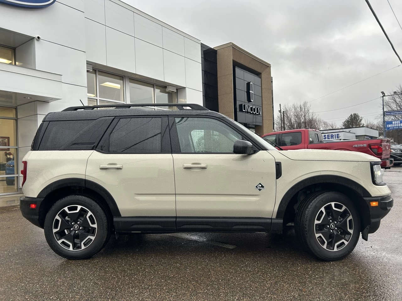 2024 Ford Bronco Sport Outer Banks Main Image