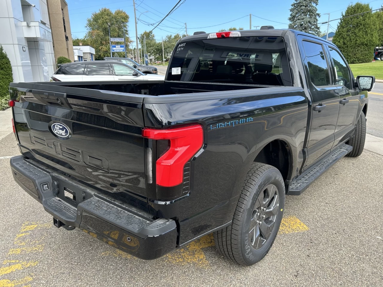 2024 Ford F-150 Lightning XLT 4x4 https://www.st-norbertford.com/resize/b990ff35b810a3abc0cc817b2ca24889-1