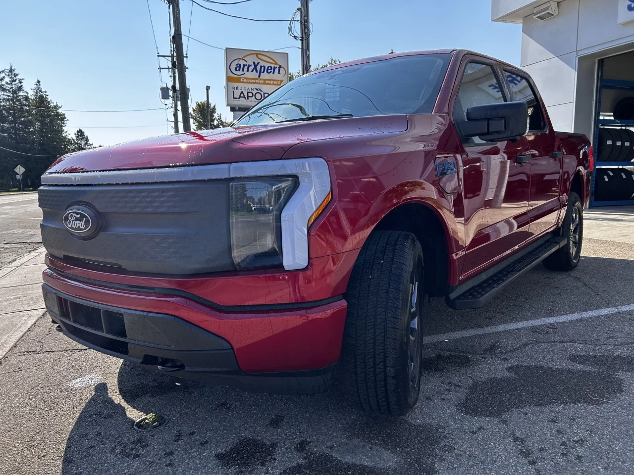 2024 Ford F-150 Lightning  https://www.st-norbertford.com/resize/b990ff35b810a3abc0cc817b2ca24889-1