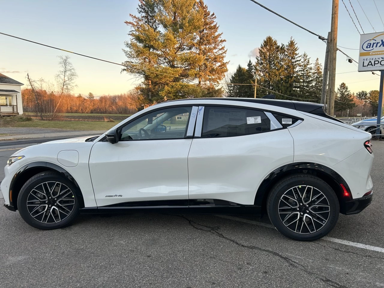 2024 Ford Mustang Mach-E Premium AWD https://www.st-norbertford.com/resize/b990ff35b810a3abc0cc817b2ca24889-1