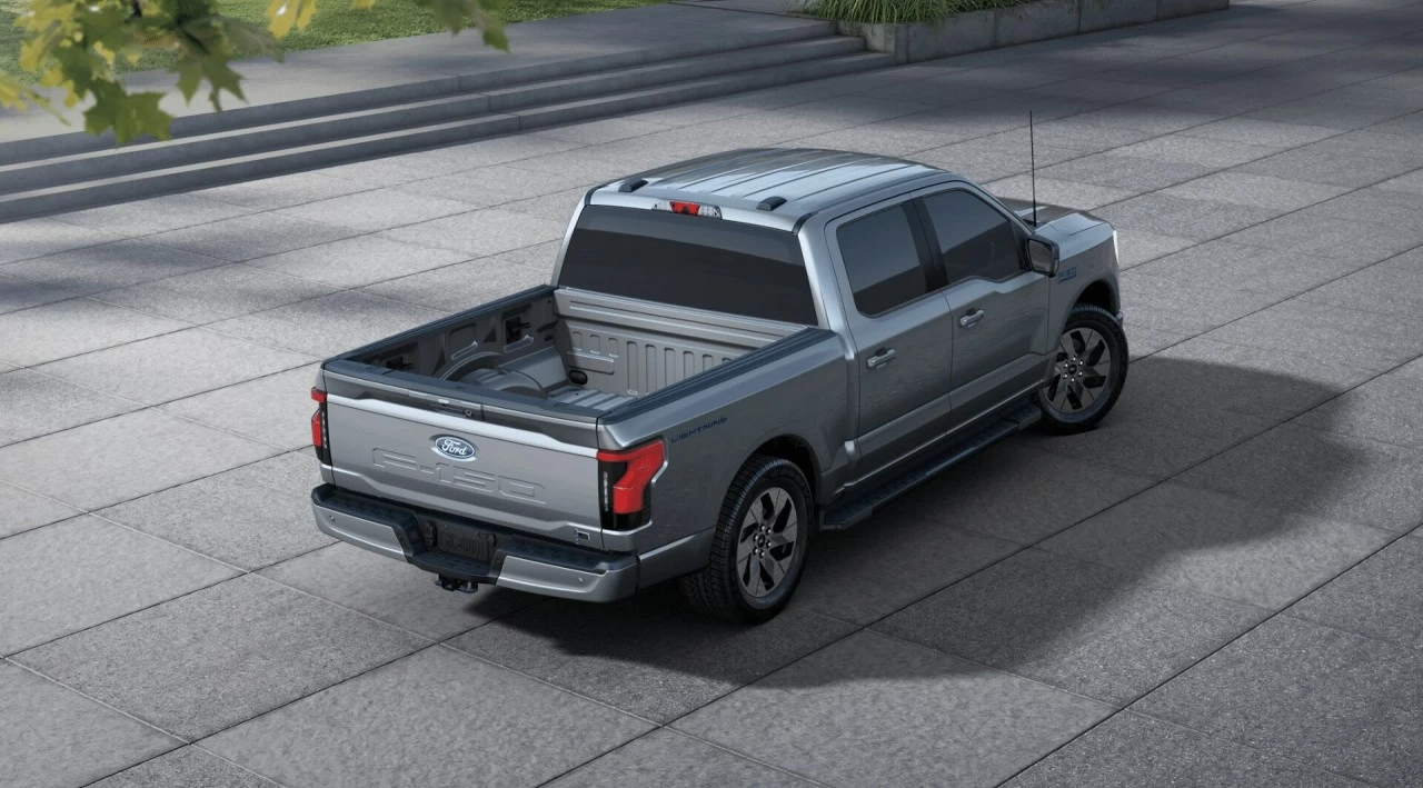 2024 Ford F-150 Lightning XLT 4x4 https://www.st-norbertford.com/resize/b990ff35b810a3abc0cc817b2ca24889-1