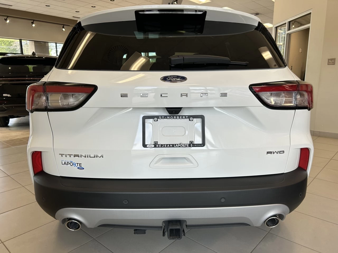 2022 Ford Escape Titanium AWD https://www.st-norbertford.com/resize/b990ff35b810a3abc0cc817b2ca24889-1