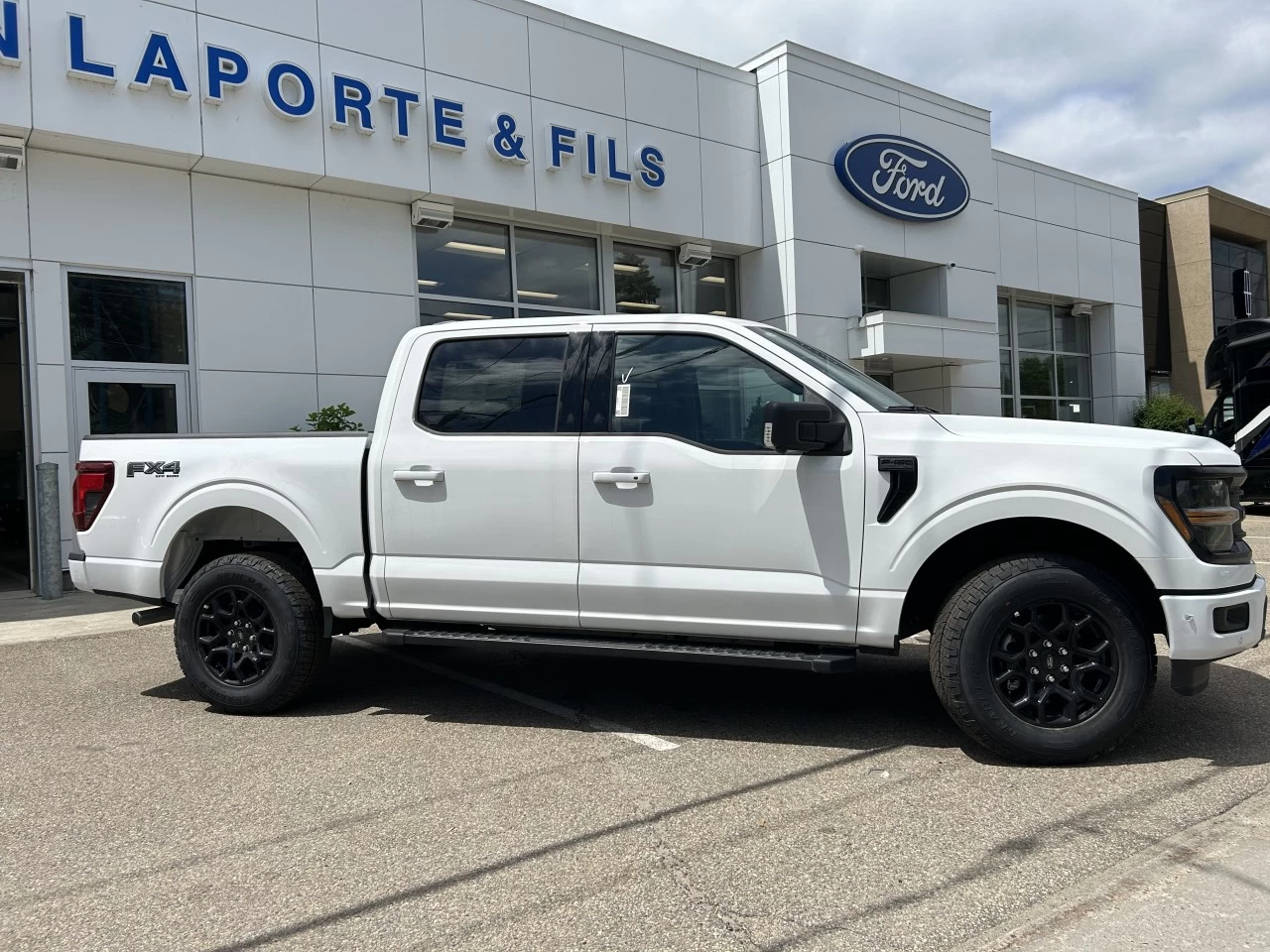 2024 Ford F-150 XLT Main Image