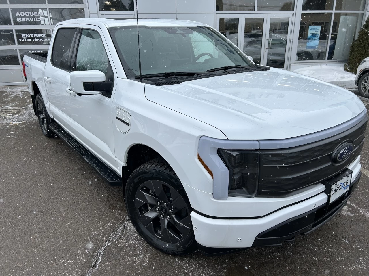 2023 Ford F-150 Lightning Lariat https://www.st-norbertford.com/resize/b990ff35b810a3abc0cc817b2ca24889-1