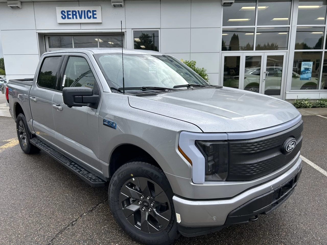 2024 Ford F-150 Lightning Flash https://www.st-norbertford.com/resize/b990ff35b810a3abc0cc817b2ca24889-1