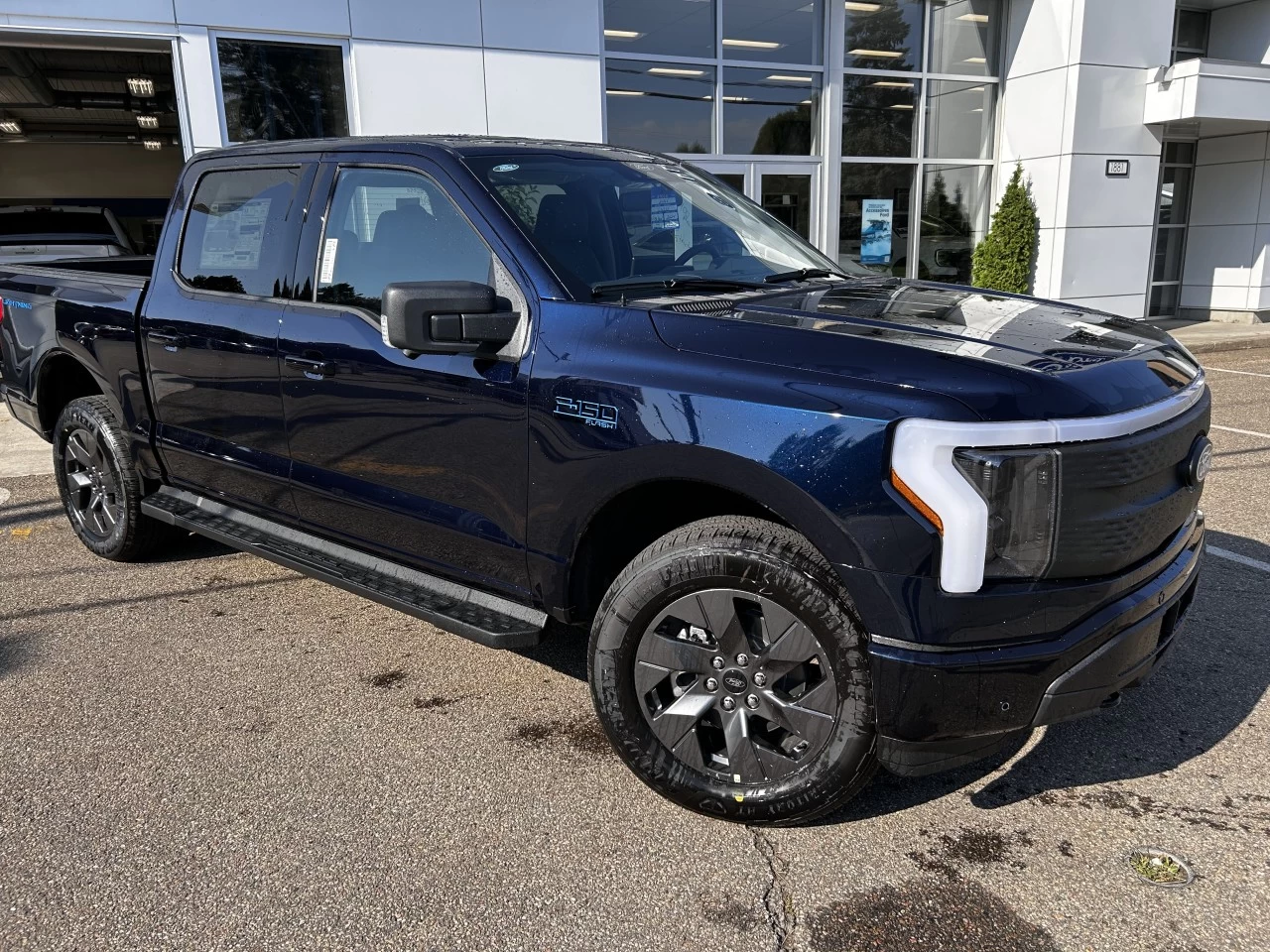 2024 Ford F-150 Lightning FLASH 4x4 https://www.st-norbertford.com/resize/b990ff35b810a3abc0cc817b2ca24889-1