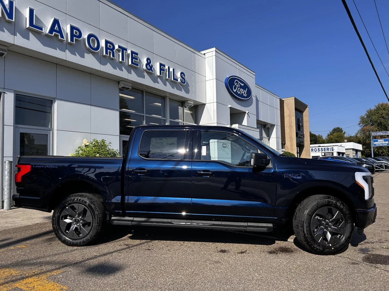 2024 Ford F-150 Lightning FLASH 4x4 https://www.st-norbertford.com/resize/b990ff35b810a3abc0cc817b2ca24889-1