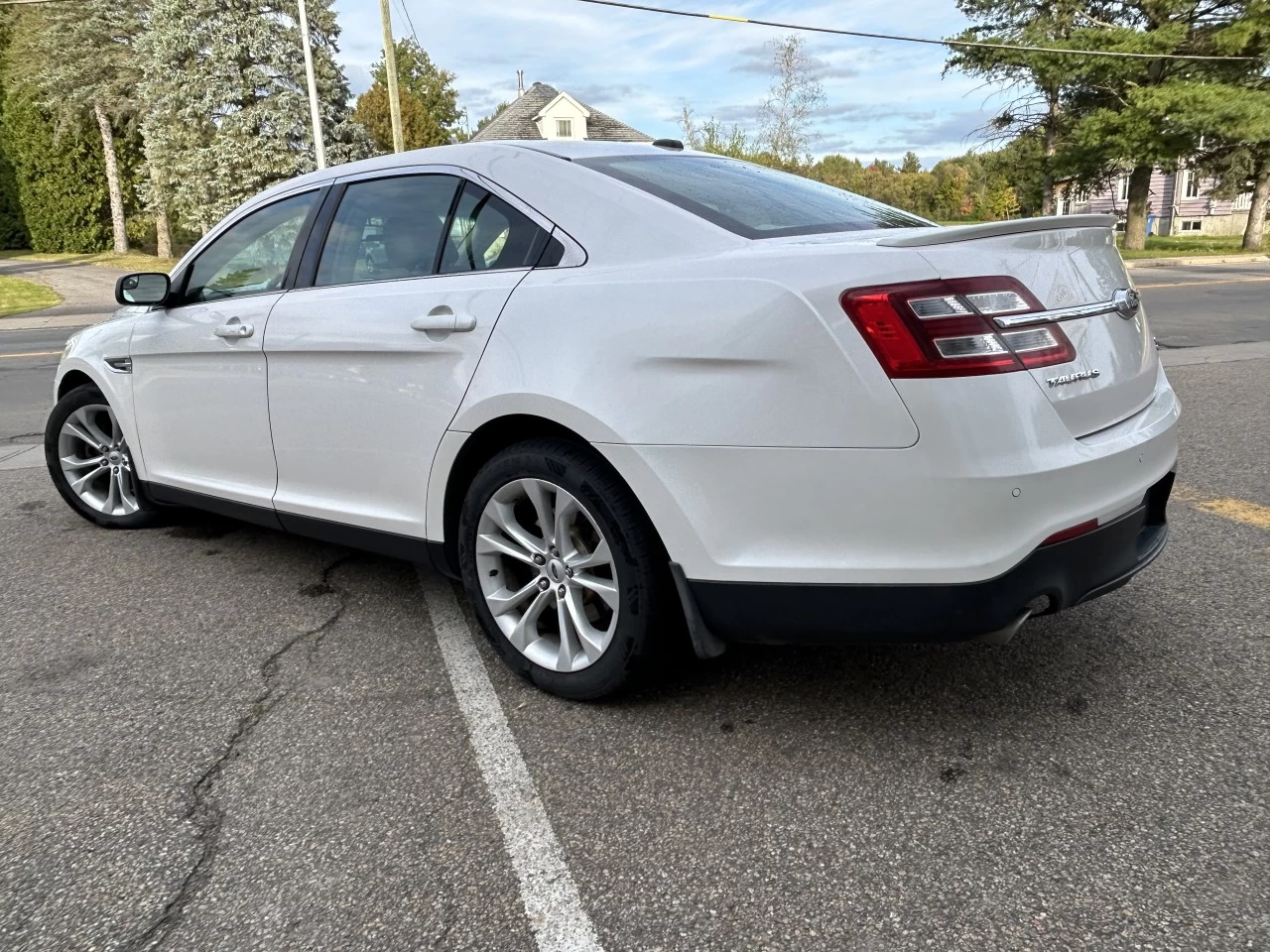 2013 Ford Taurus SEL Image principale