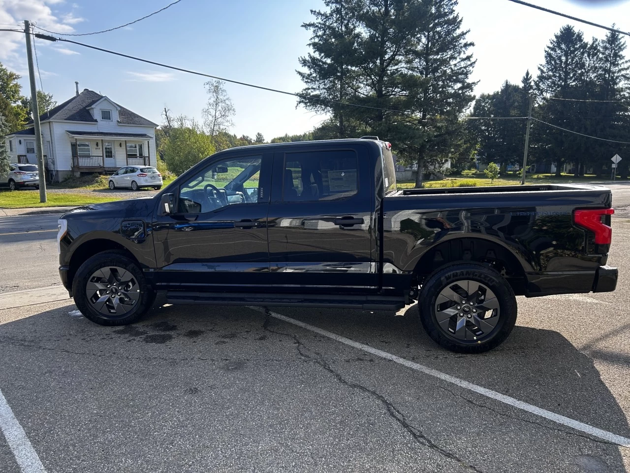 2024 Ford F-150 Lightning XLT 4x4 https://www.st-norbertford.com/resize/b990ff35b810a3abc0cc817b2ca24889-1