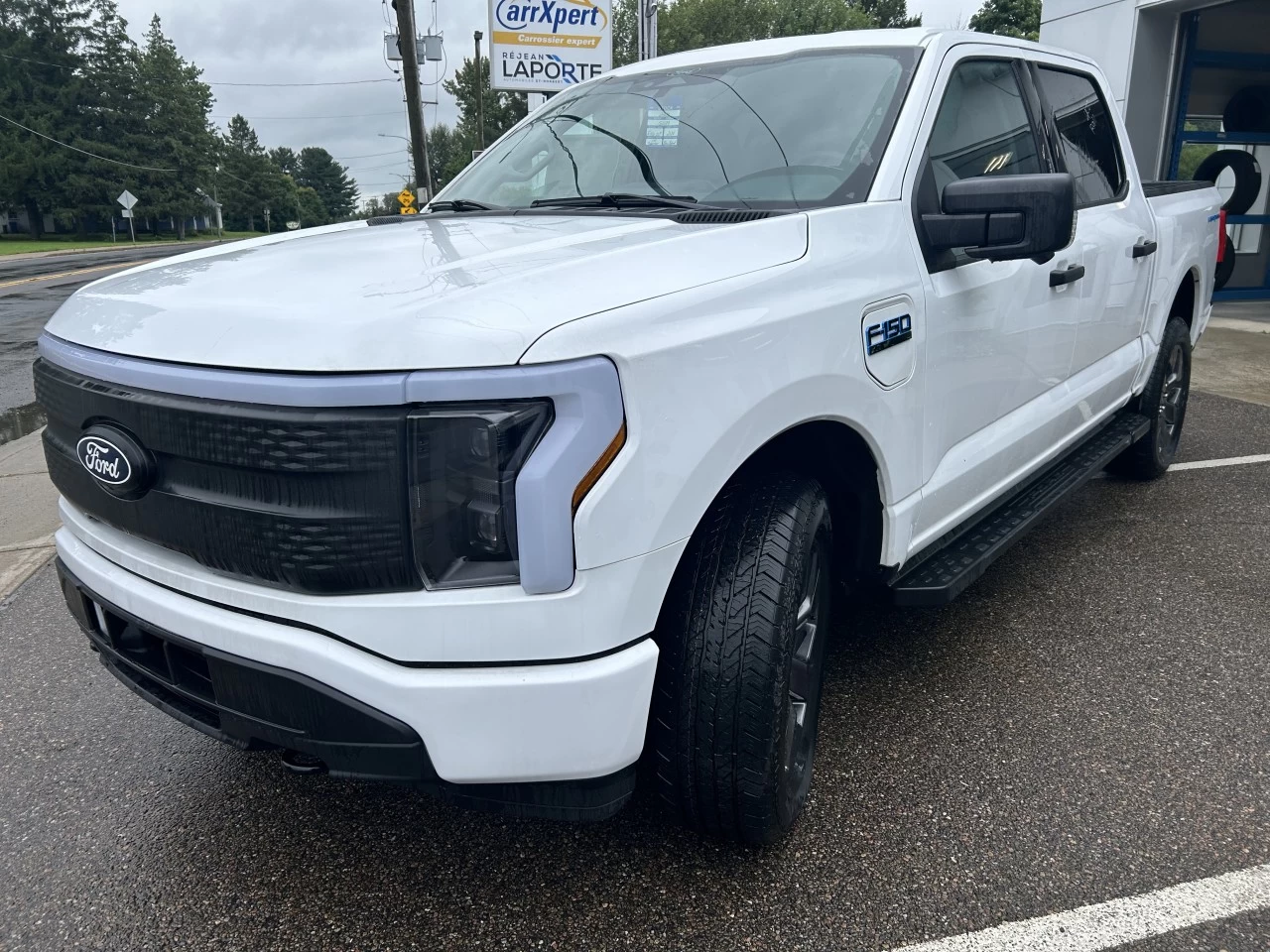 2024 Ford F-150 Lightning XLT https://www.st-norbertford.com/resize/b990ff35b810a3abc0cc817b2ca24889-1