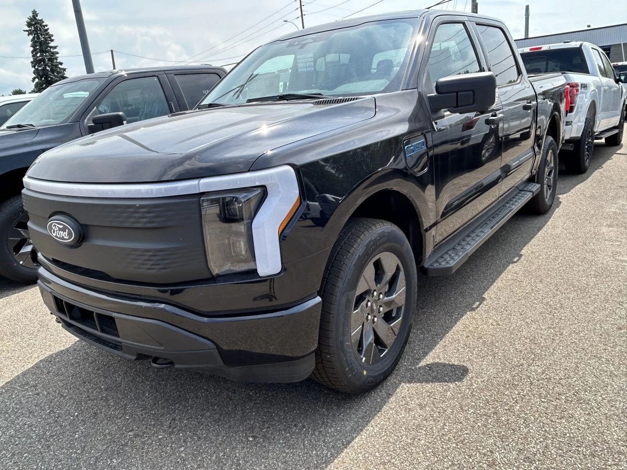 2024 Ford F-150 Lightning XLT https://www.st-norbertford.com/resize/b990ff35b810a3abc0cc817b2ca24889-1