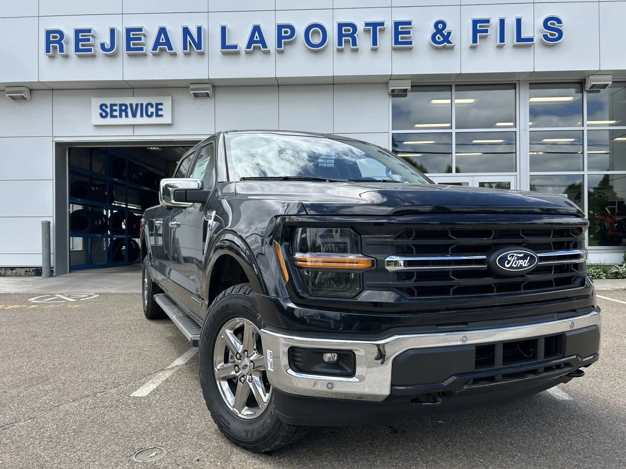 2024 Ford F-150 XLT Main Image