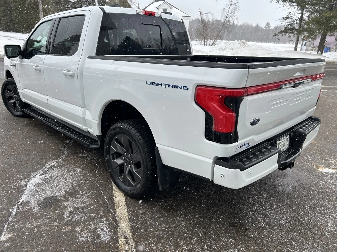 2023 Ford F-150 Lightning Lariat https://www.st-norbertford.com/resize/b990ff35b810a3abc0cc817b2ca24889-1