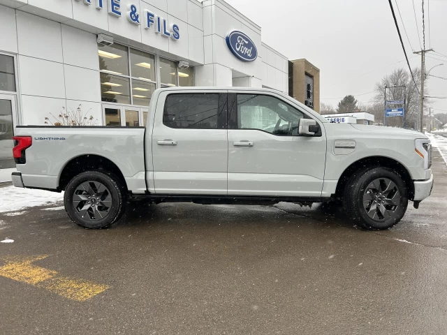 Ford F-150 Lightning Lariat AWD 2023