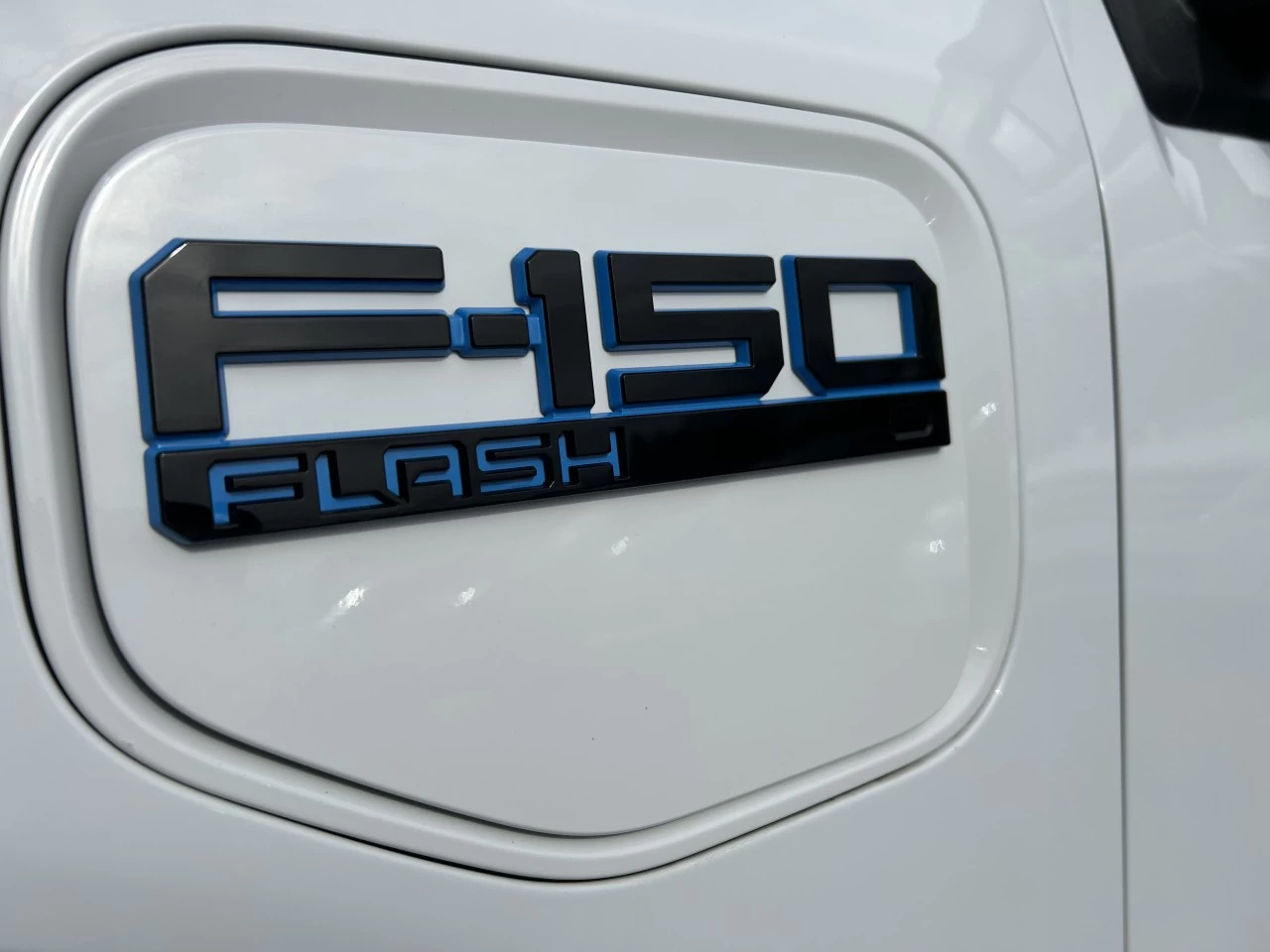 2025 Ford F-150 Lightning FLASH https://www.st-norbertford.com/resize/b990ff35b810a3abc0cc817b2ca24889-1