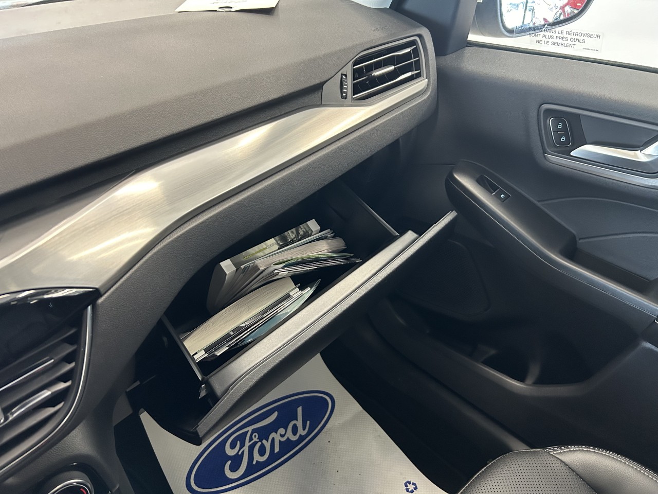 2022 Ford Escape Titanium AWD Main Image
