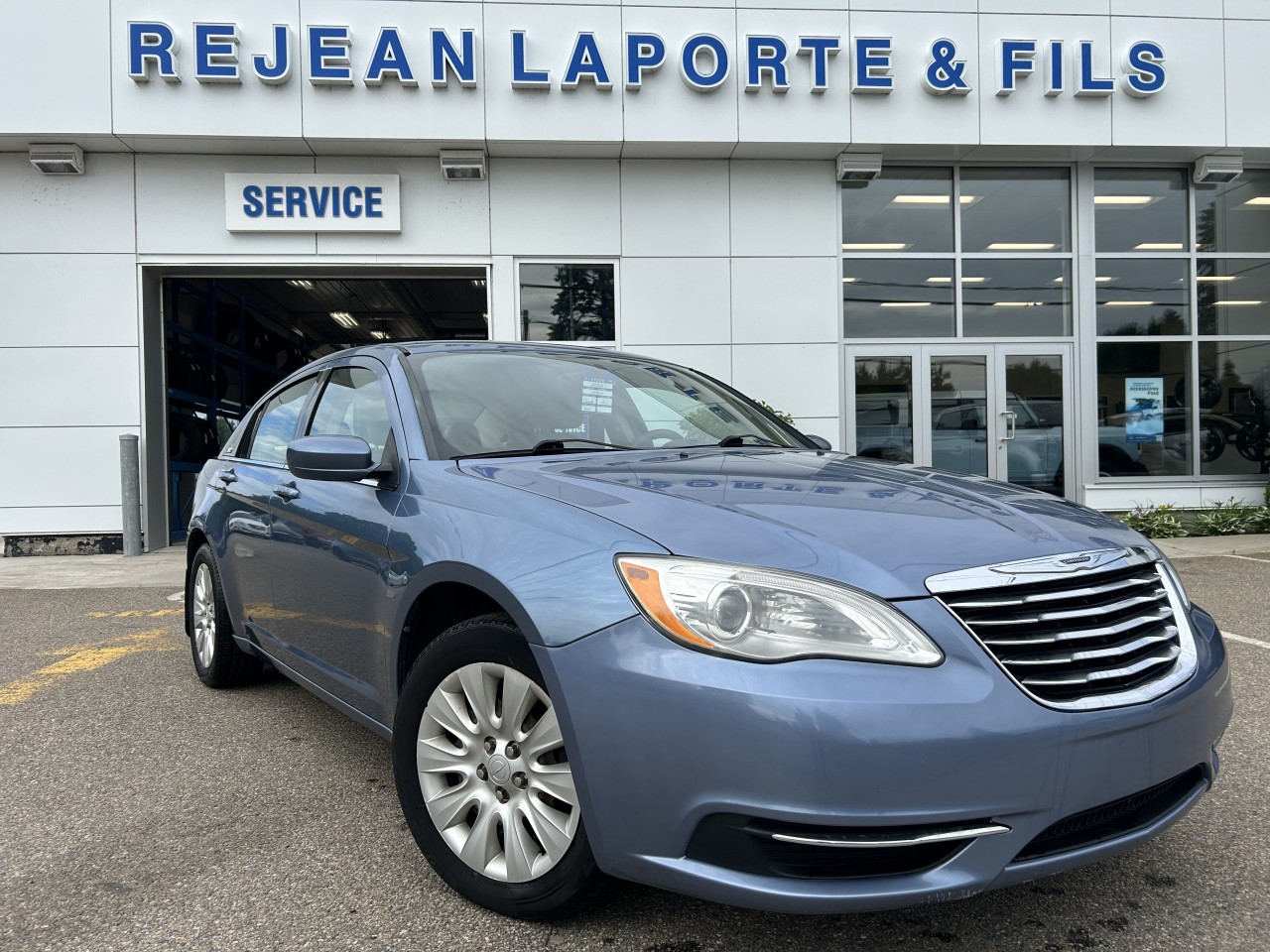 Chrysler 2011 200 LX