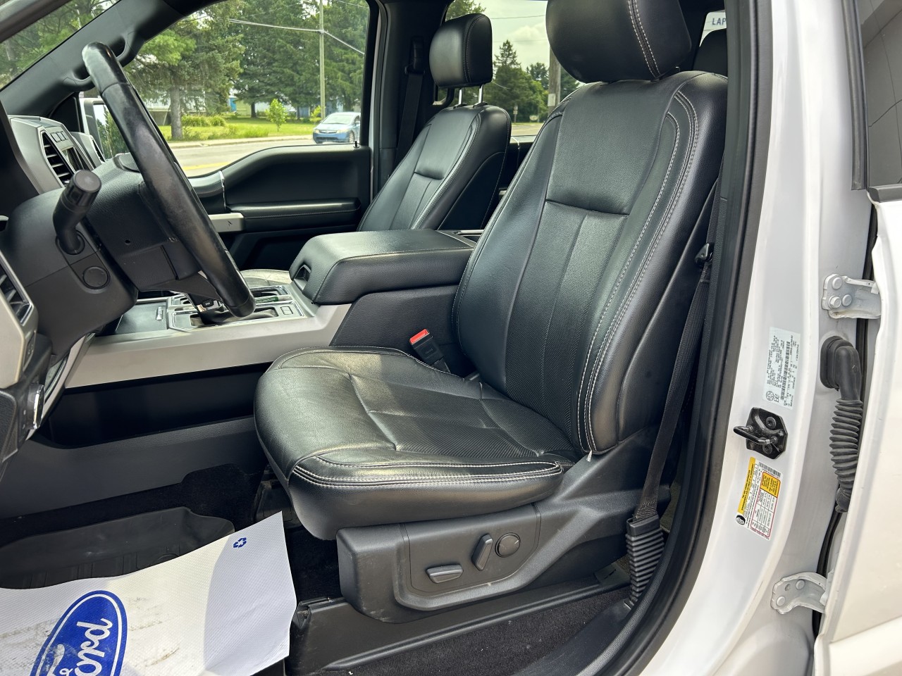 2019 Ford F-150 LARIAT Main Image