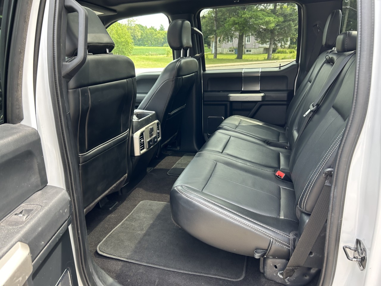 2019 Ford F-150 LARIAT Main Image