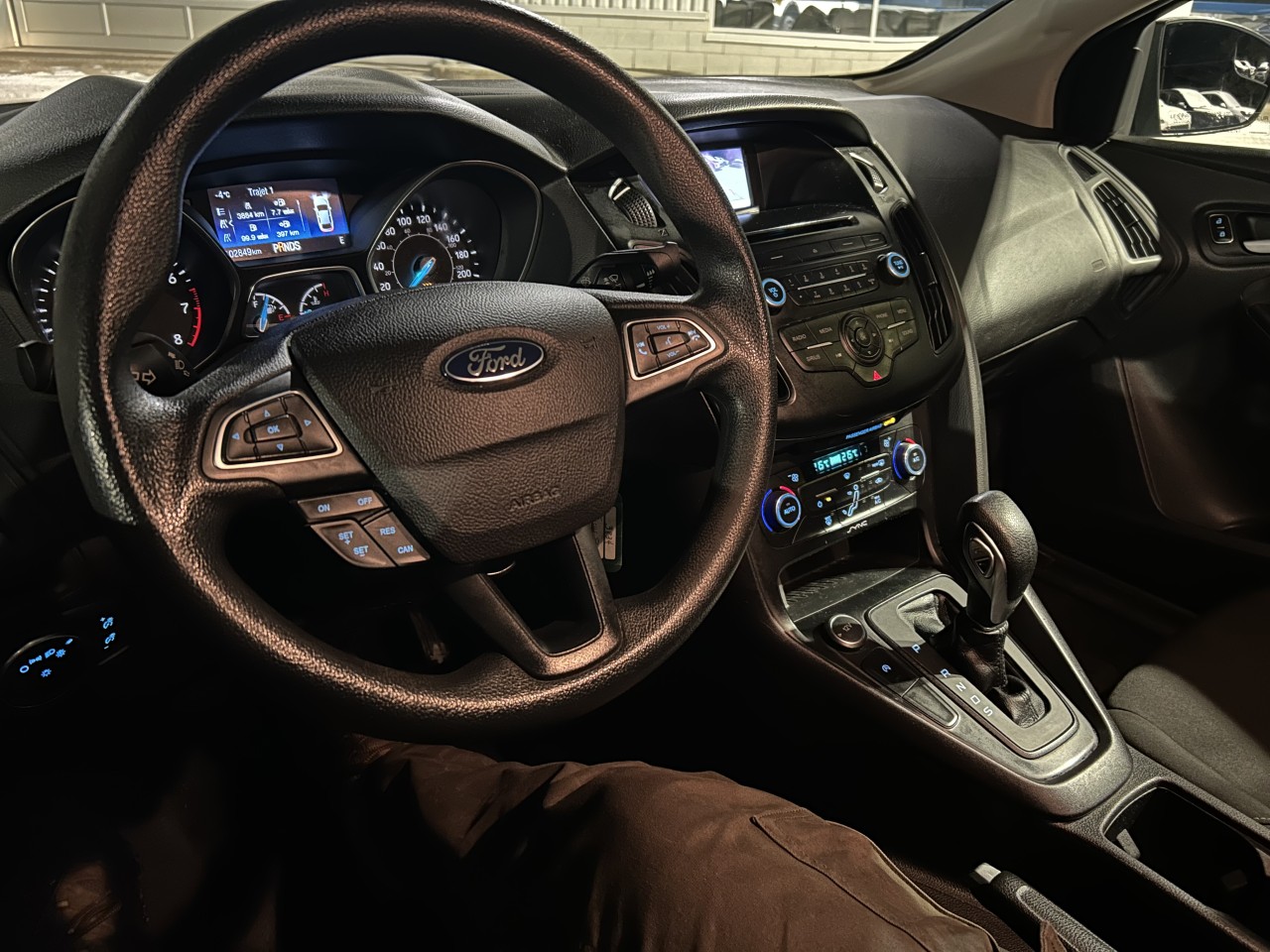 2017 Ford Focus SE Main Image