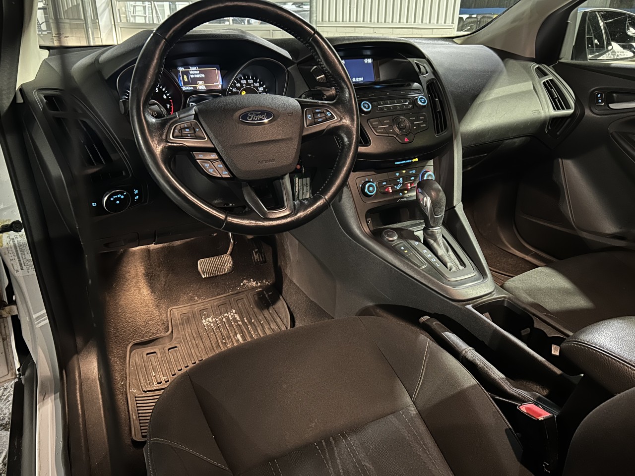 2017 Ford Focus SE Main Image