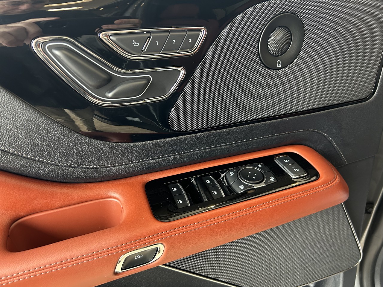 2025 Lincoln Aviator RESERVE AWD Main Image