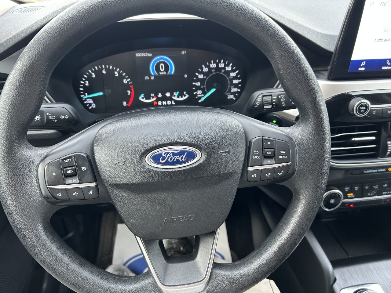 2020 Ford Escape SE Main Image